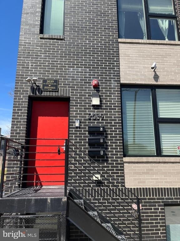 2039 N College Avenue - Photo 1