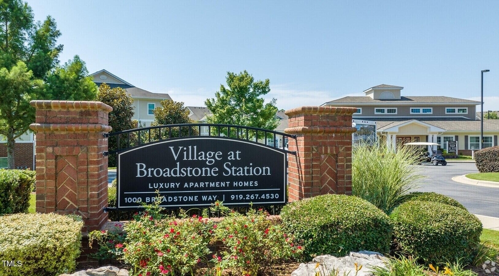 1000 Broadstone Way - Photo 3