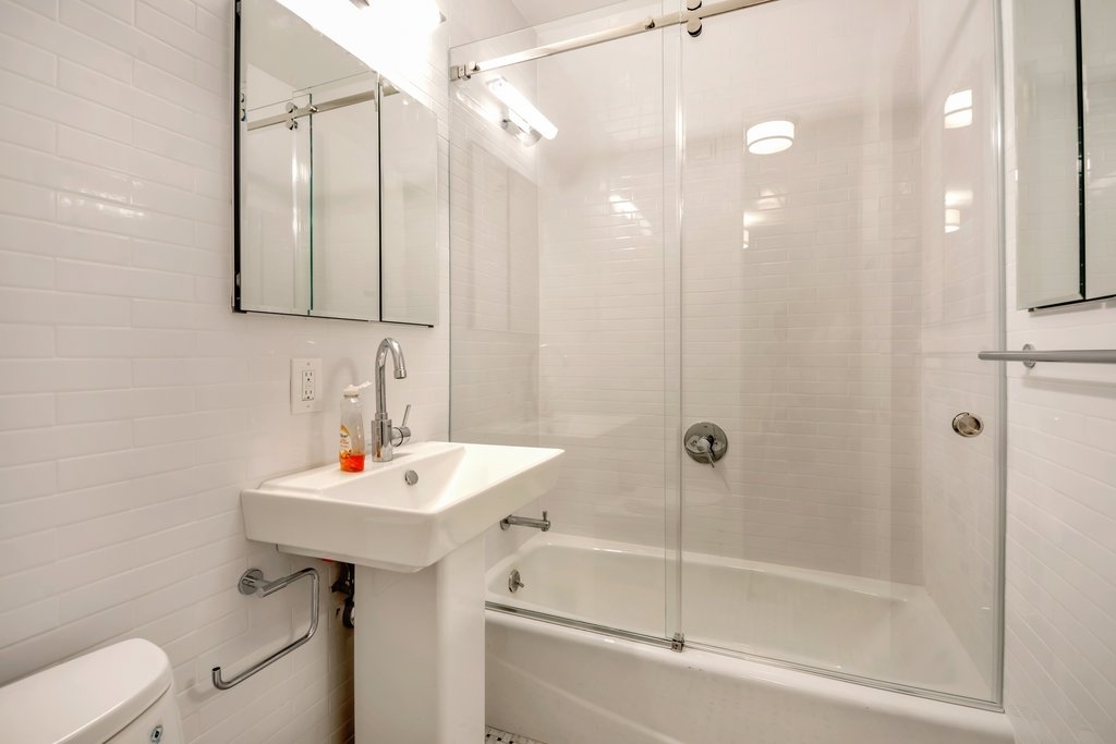 226 East 25th Street, Unit 6d - Photo 4
