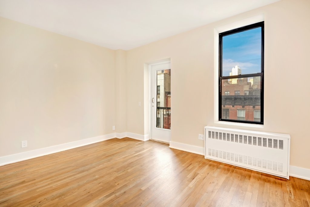 226 East 25th Street, Unit 6d - Photo 3