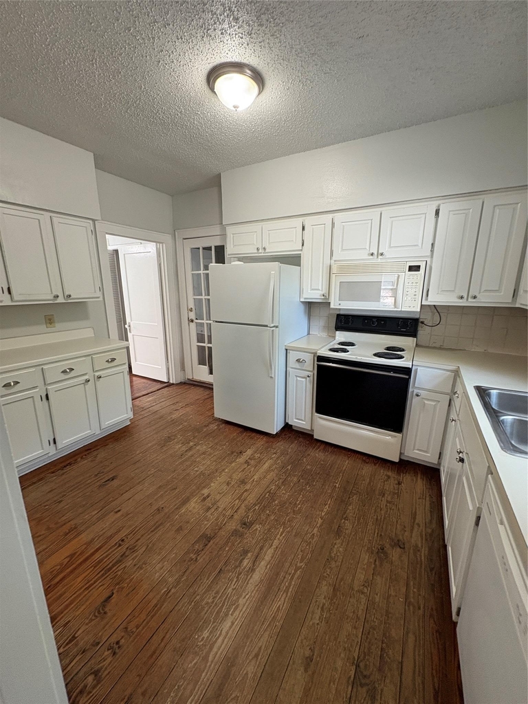 915 W 29th St - Photo 10