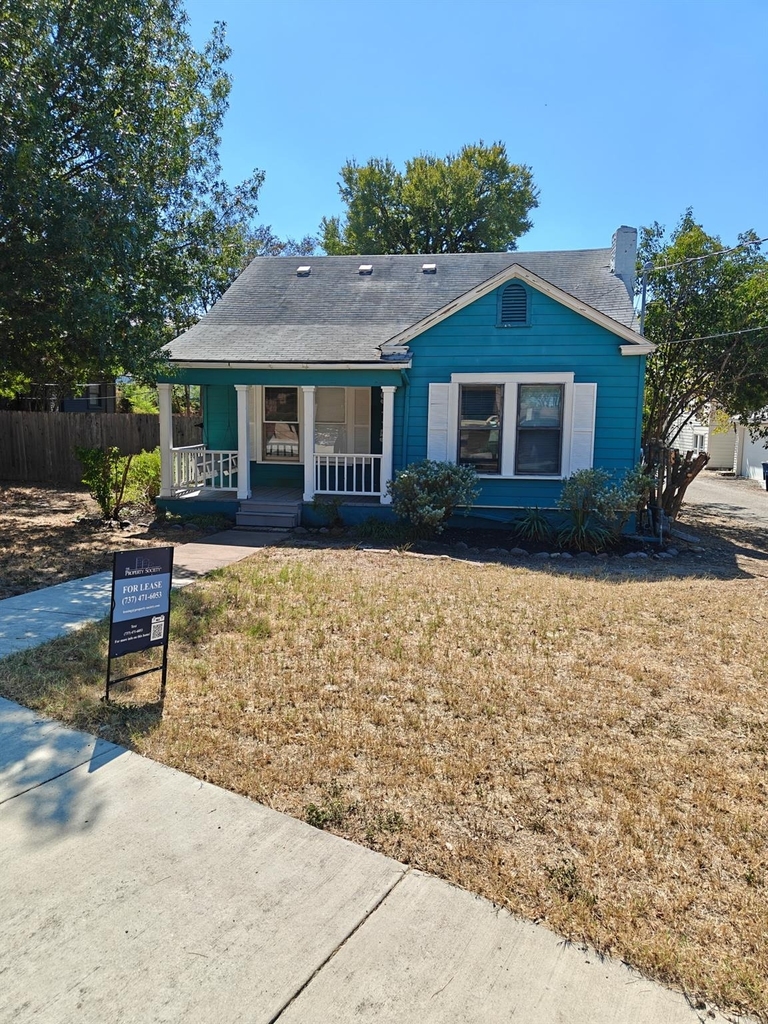 915 W 29th St - Photo 19