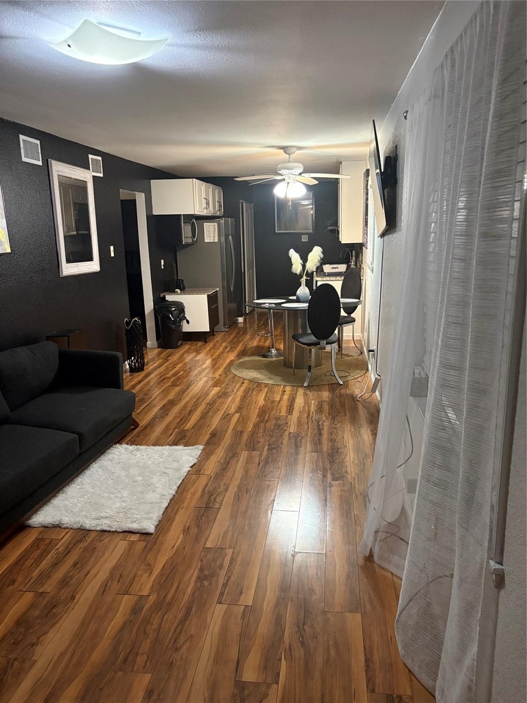 2201 Nettleton - Photo 2