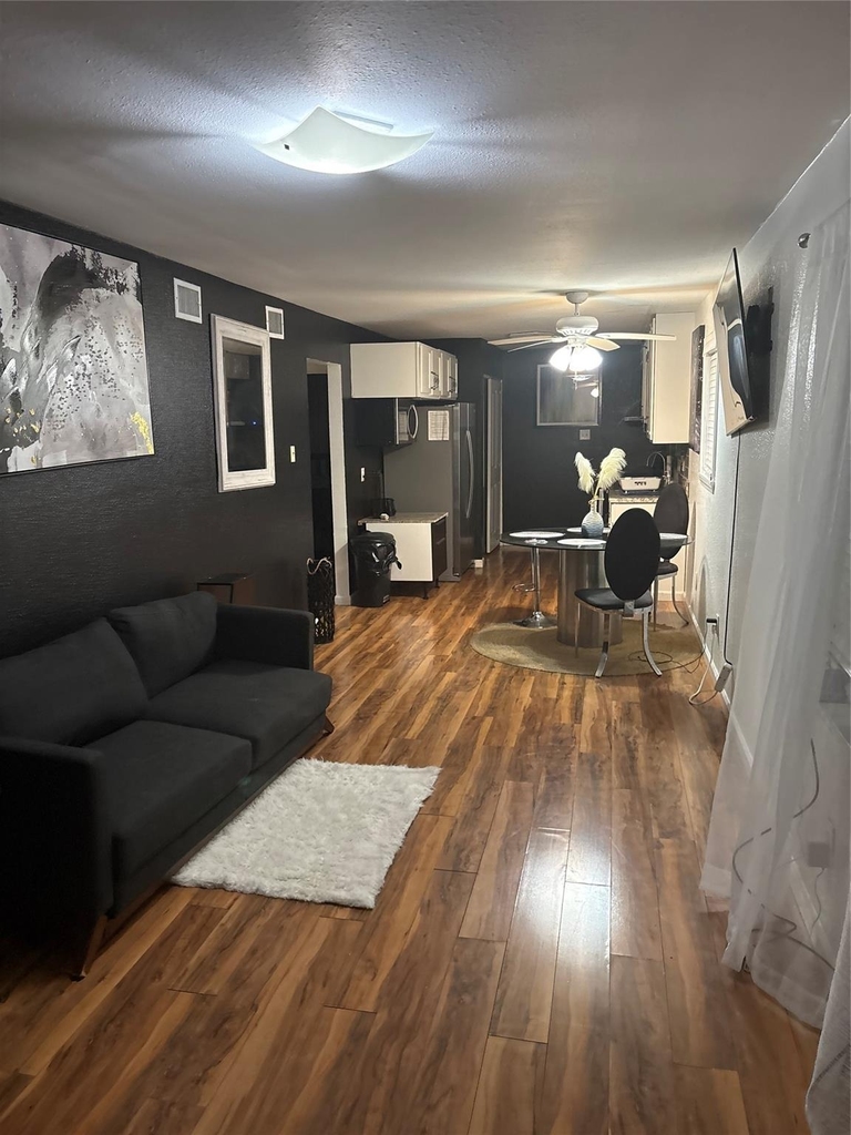 2201 Nettleton - Photo 0