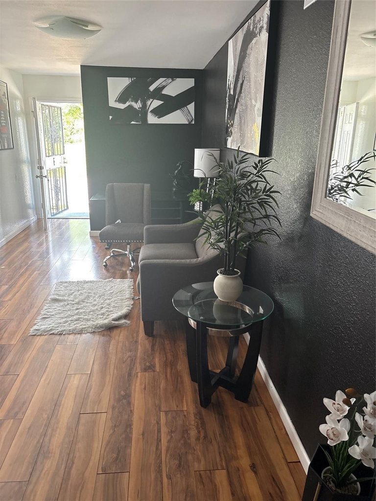 2201 Nettleton - Photo 6
