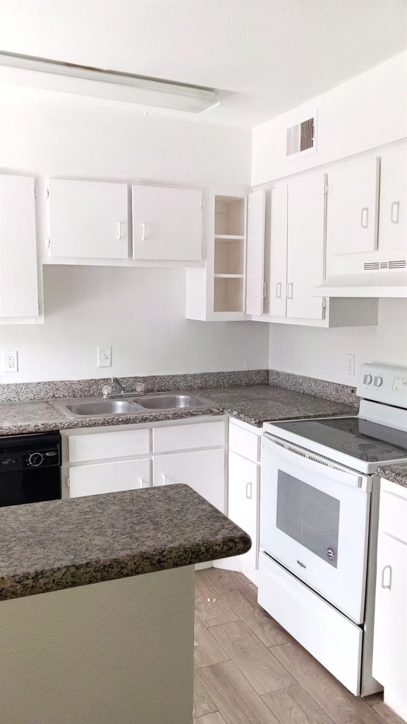 5625 Antoine Drive - Photo 1
