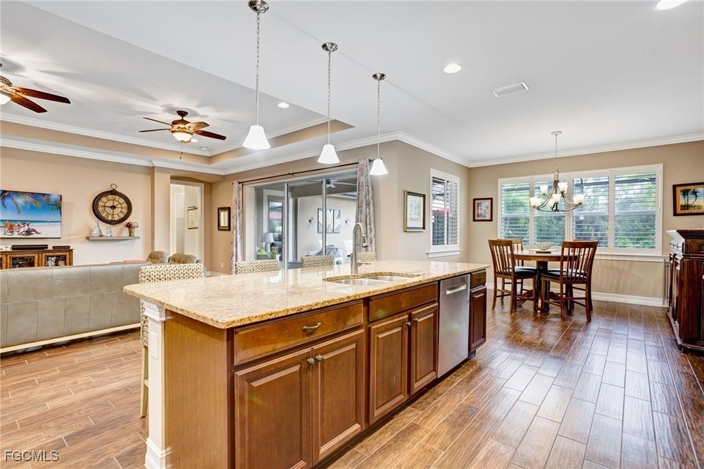 12710 Olde Banyon Boulevard - Photo 9
