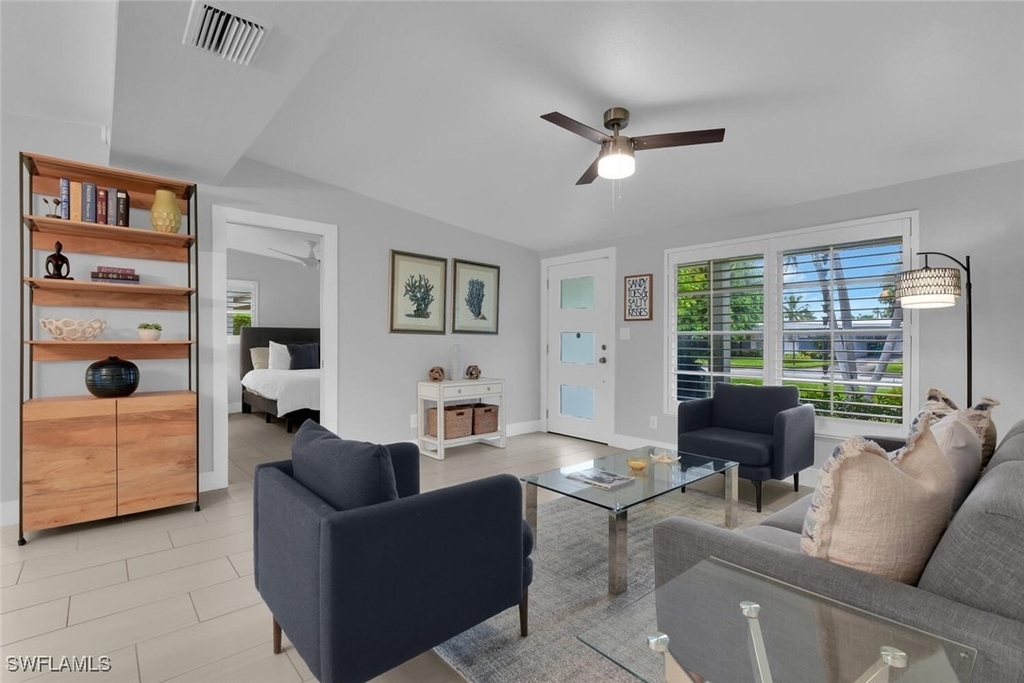2048 Harbor Lane - Photo 3
