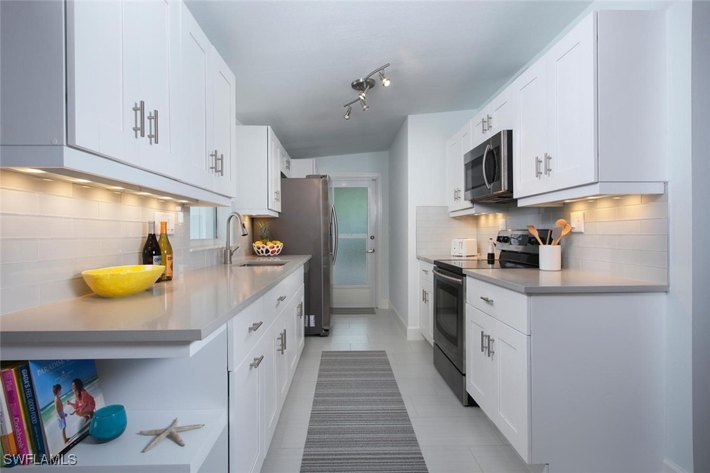 2048 Harbor Lane - Photo 5