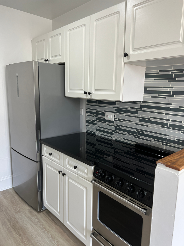 West 34th Street - Photo 11