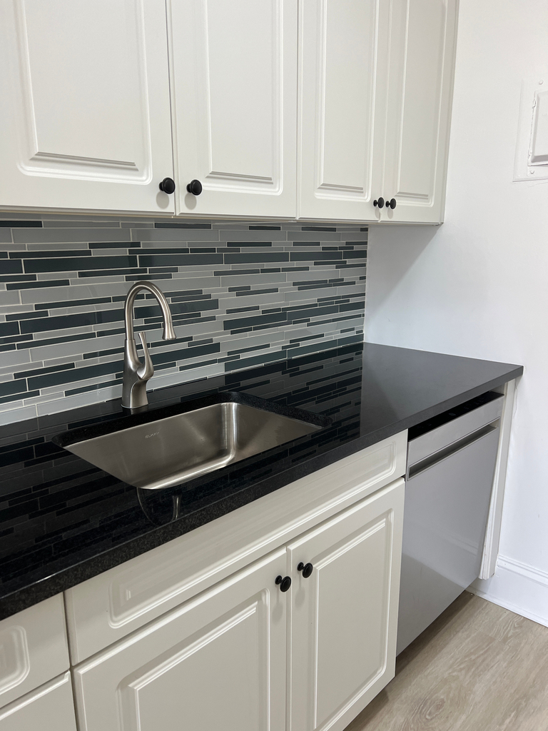 West 34th Street - Photo 12