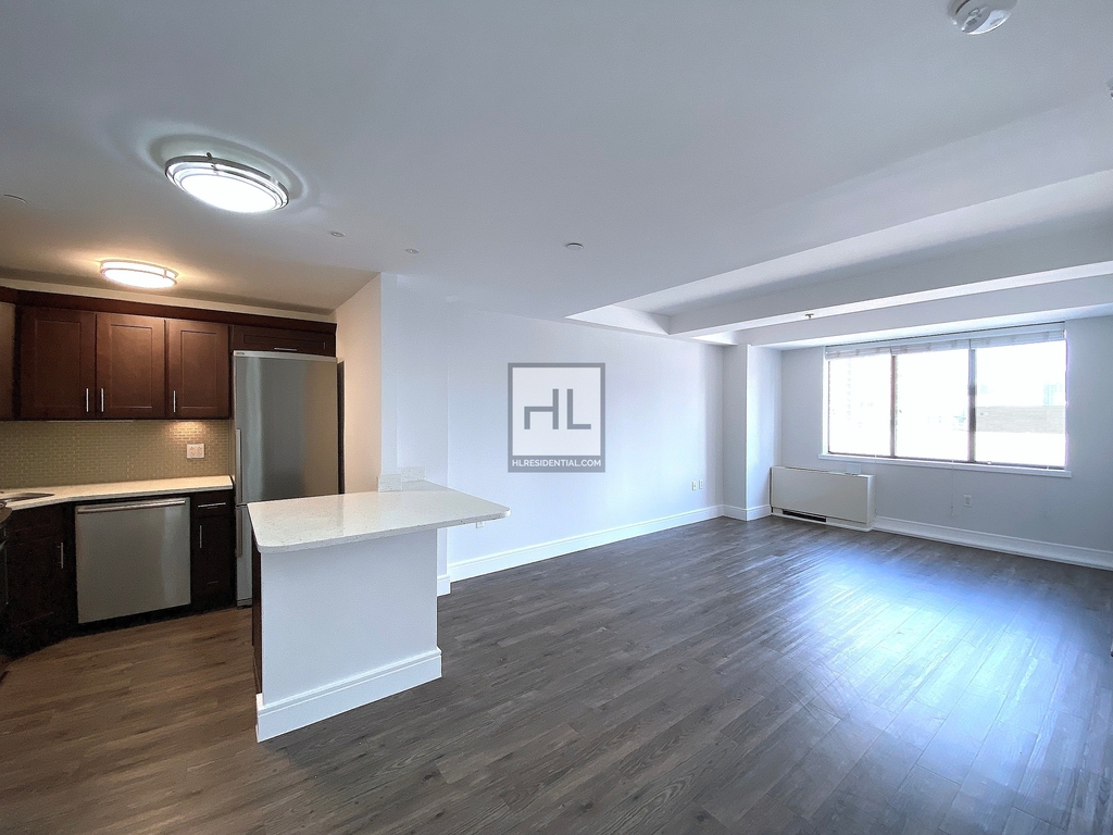 East 91st Street - Photo 2