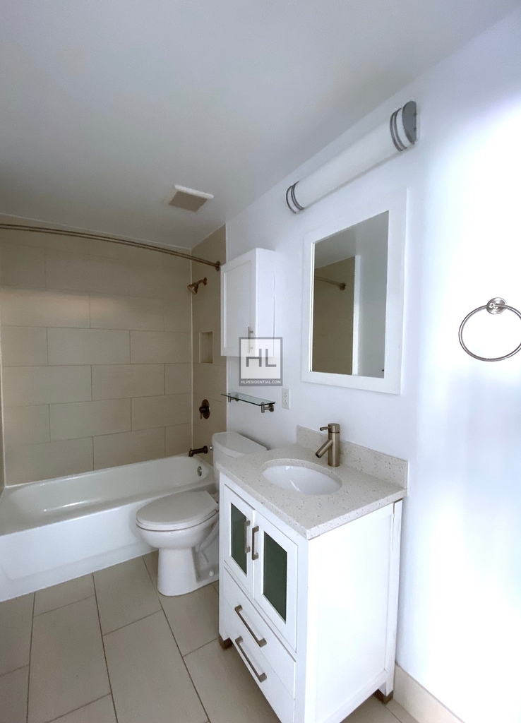 East 91st Street - Photo 5