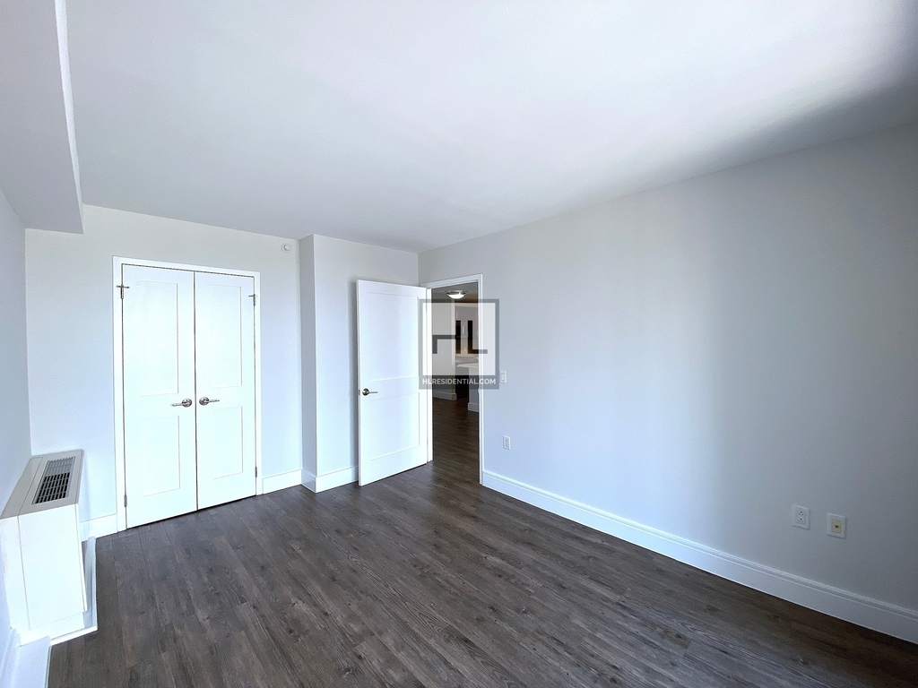 East 91st Street - Photo 4