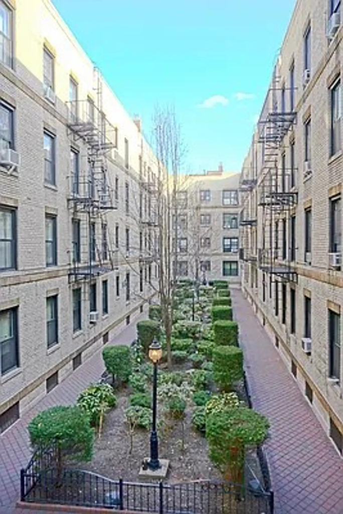 30-49 Crescent Street - Photo 4