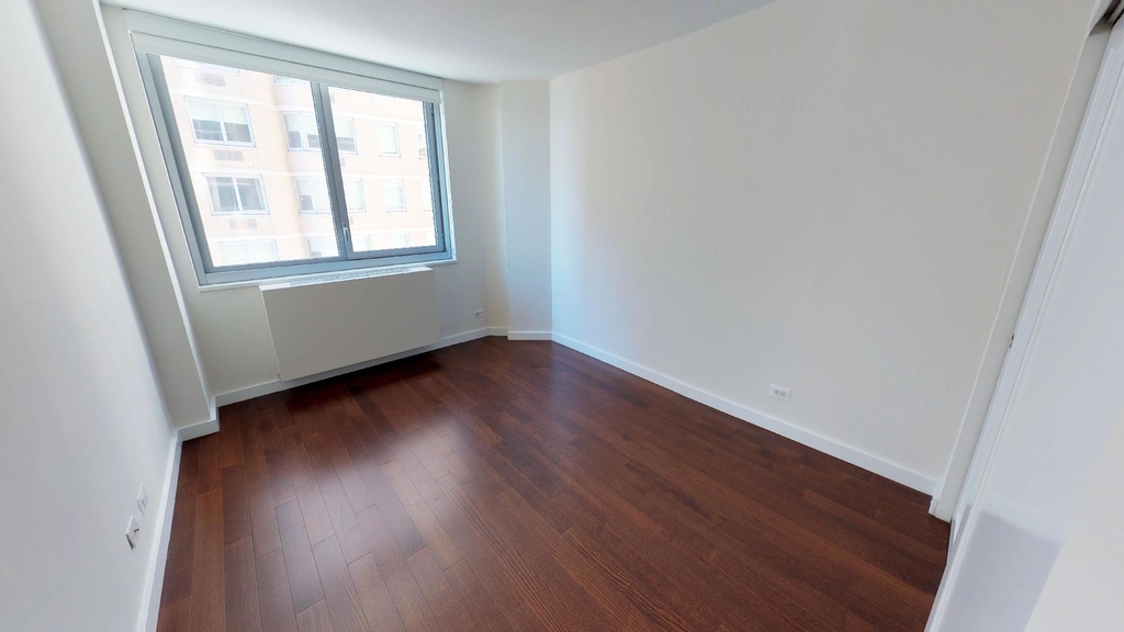 401 East 34th Street - Photo 4