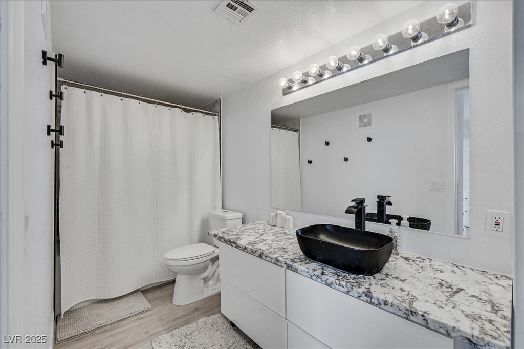 555 E Silverado Ranch Boulevard - Photo 16