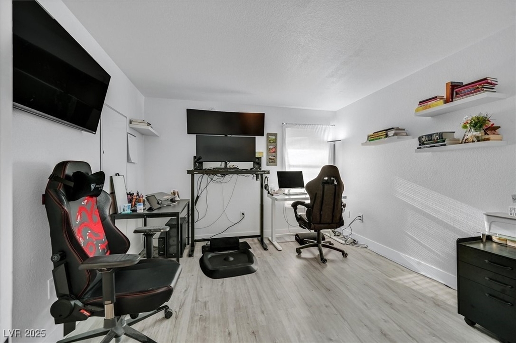 555 E Silverado Ranch Boulevard - Photo 17