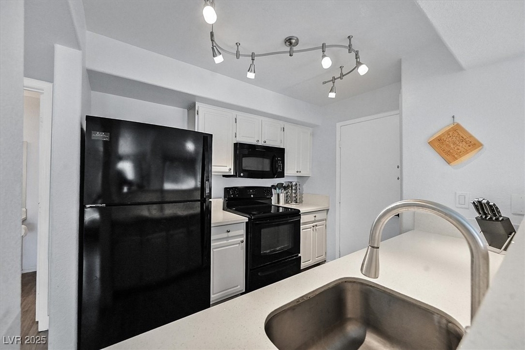 555 E Silverado Ranch Boulevard - Photo 9