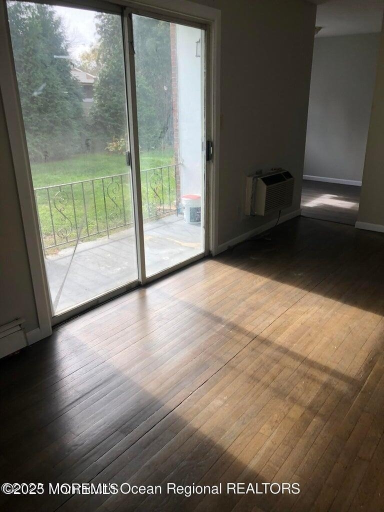 735 Greens Avenue - Photo 2