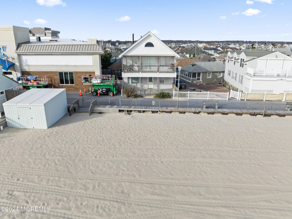 255 Boardwalk - Photo 1