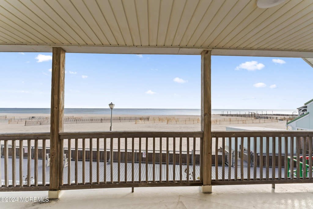 255 Boardwalk - Photo 3