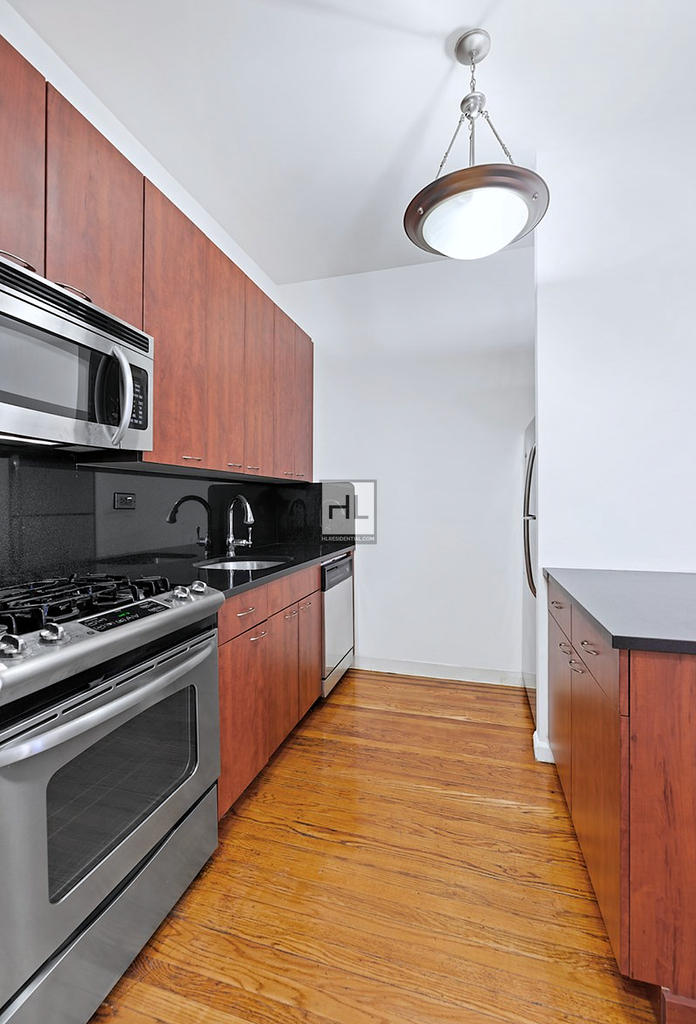 Madison Avenue - Photo 1