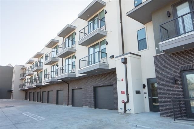 901 N Zang Boulevard - Photo 11