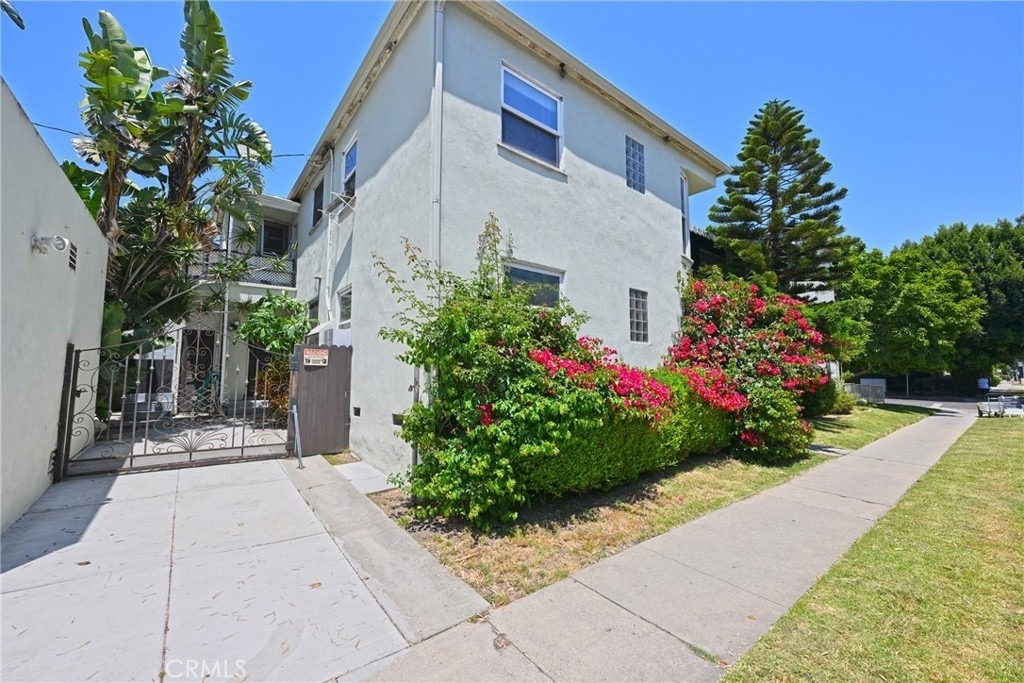 11063 Ohio Avenue - Photo 0