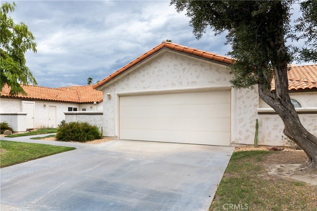 216 Desert Falls Drive East - Photo 35