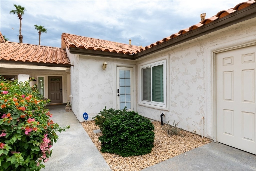 216 Desert Falls Drive East - Photo 37