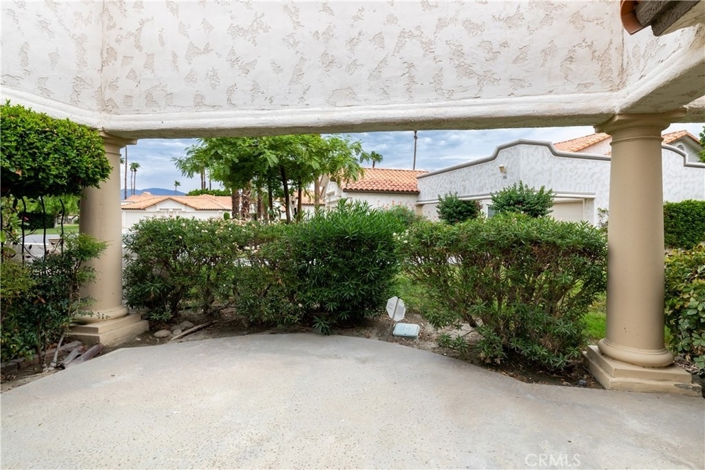 216 Desert Falls Drive East - Photo 34