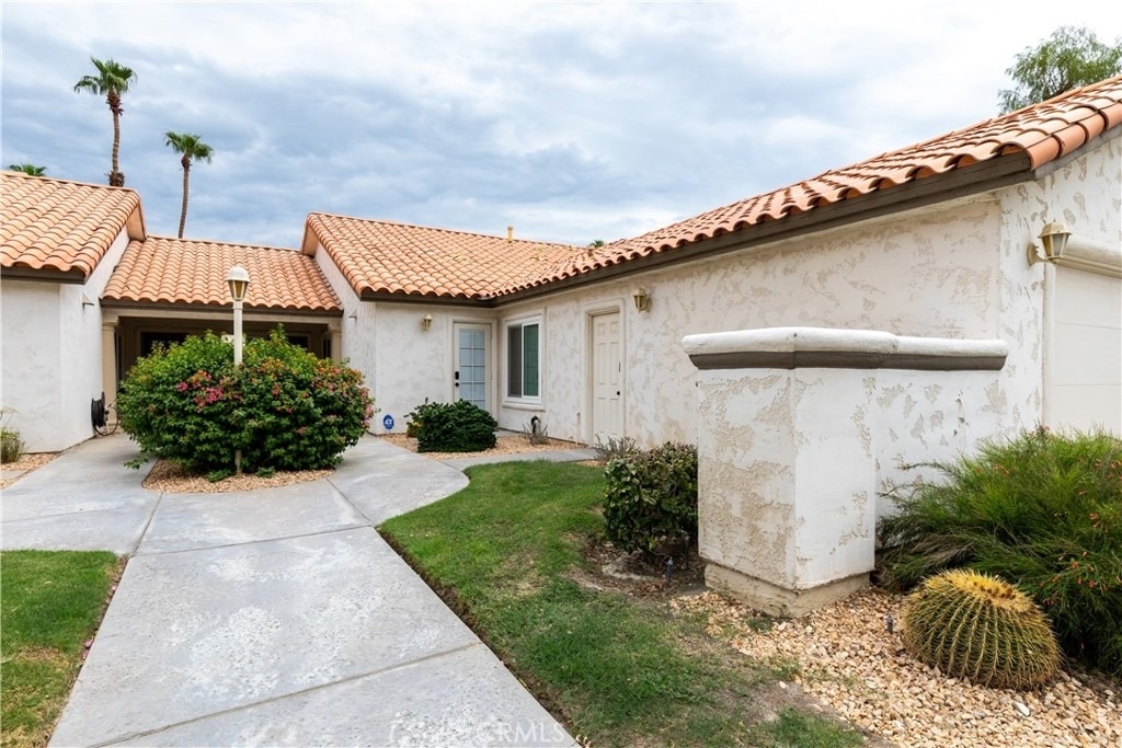 216 Desert Falls Drive East - Photo 36