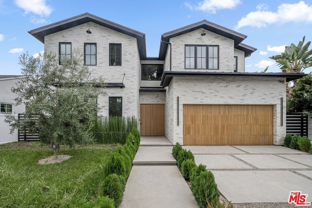 4740 Sunnyslope Avenue - Photo 1