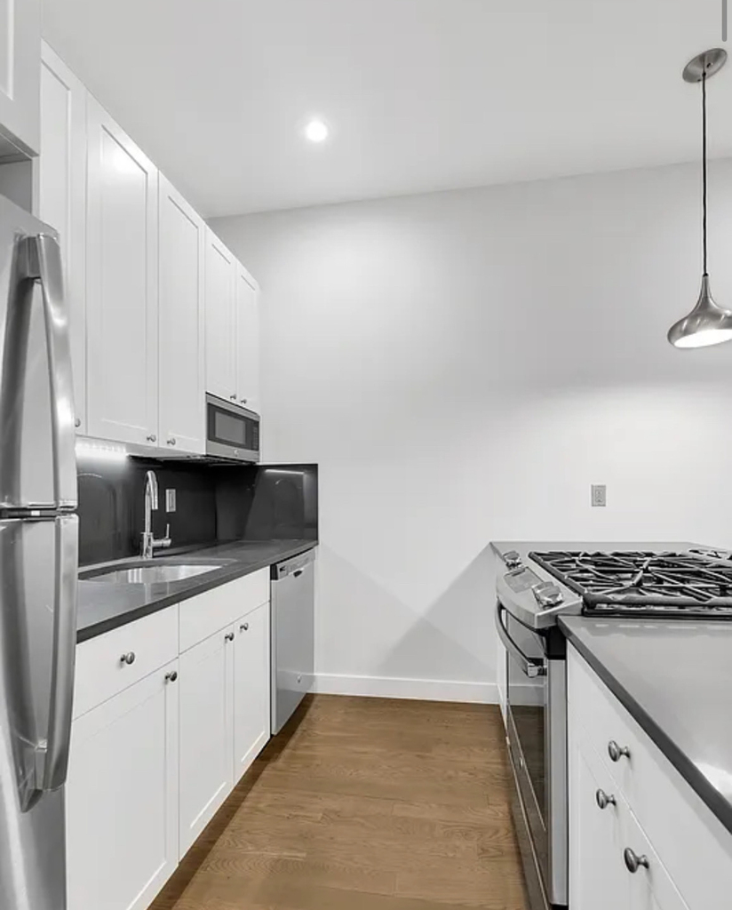 121 Madison Avenue - Photo 1
