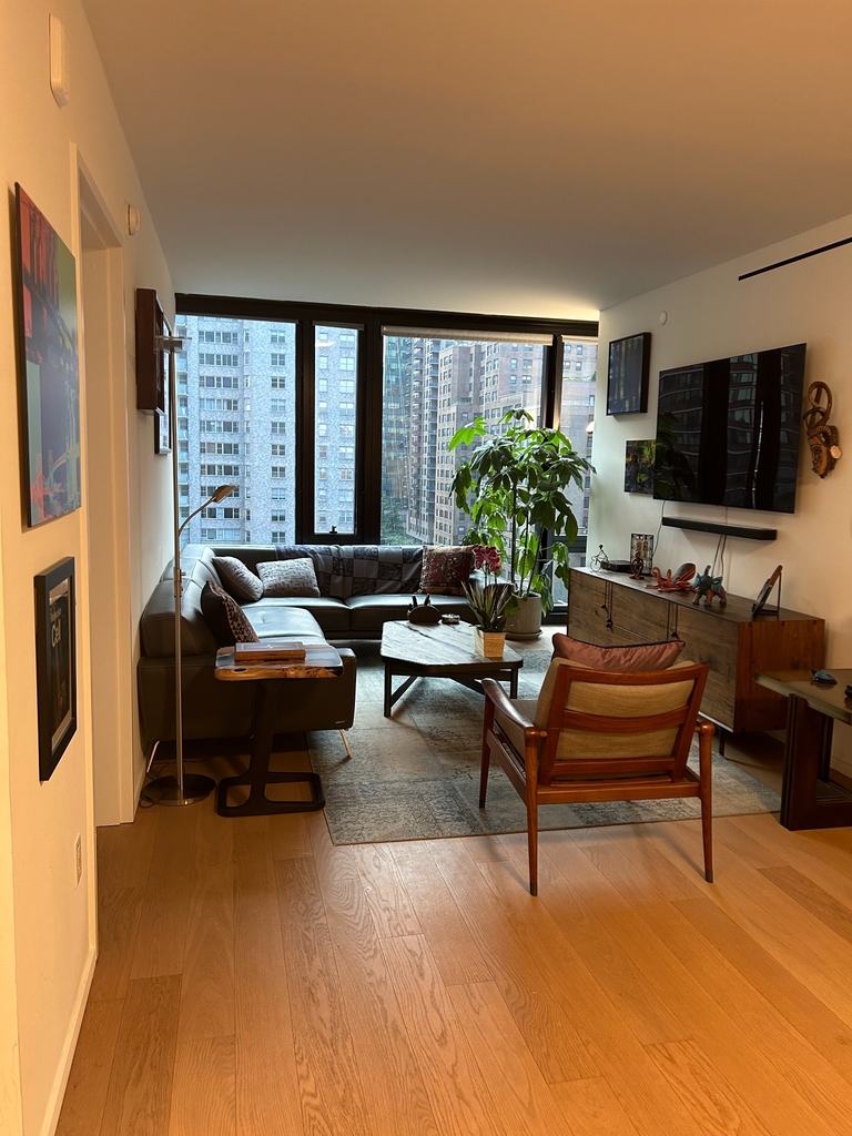 West 21st Street - Photo 2