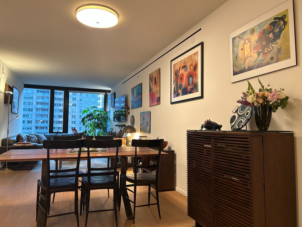 West 21st Street - Photo 6