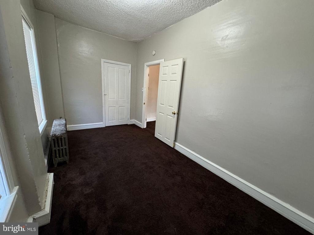 2106 W 4th Street - Photo 3