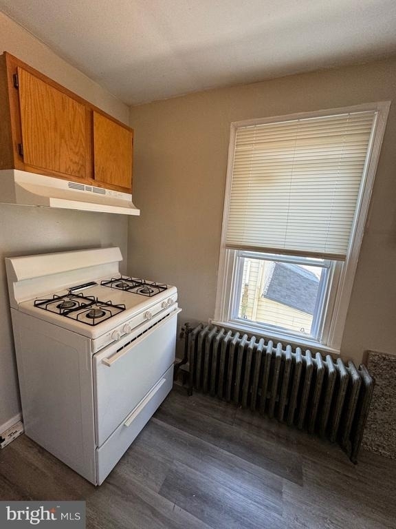 2106 W 4th Street - Photo 1