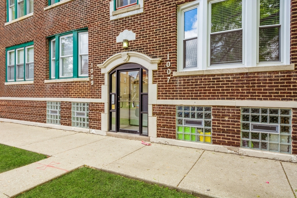 4954 W Augusta Boulevard - Photo 2