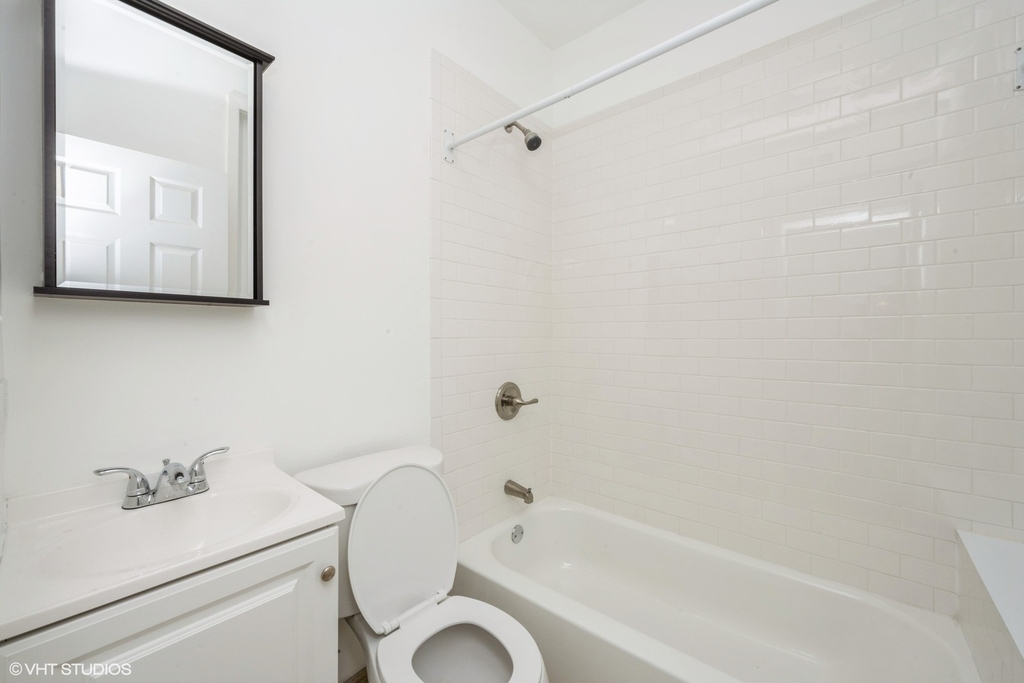 4954 W Augusta Boulevard - Photo 7