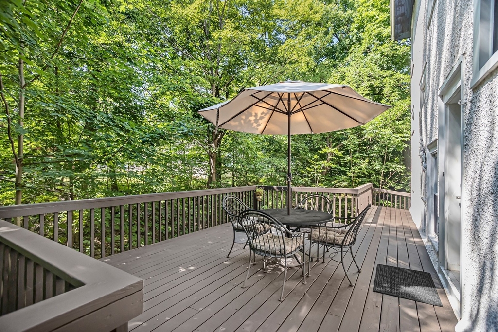 2078 Linden Avenue - Photo 18
