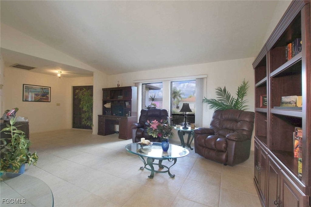 1422 Se 12th Terrace - Photo 7