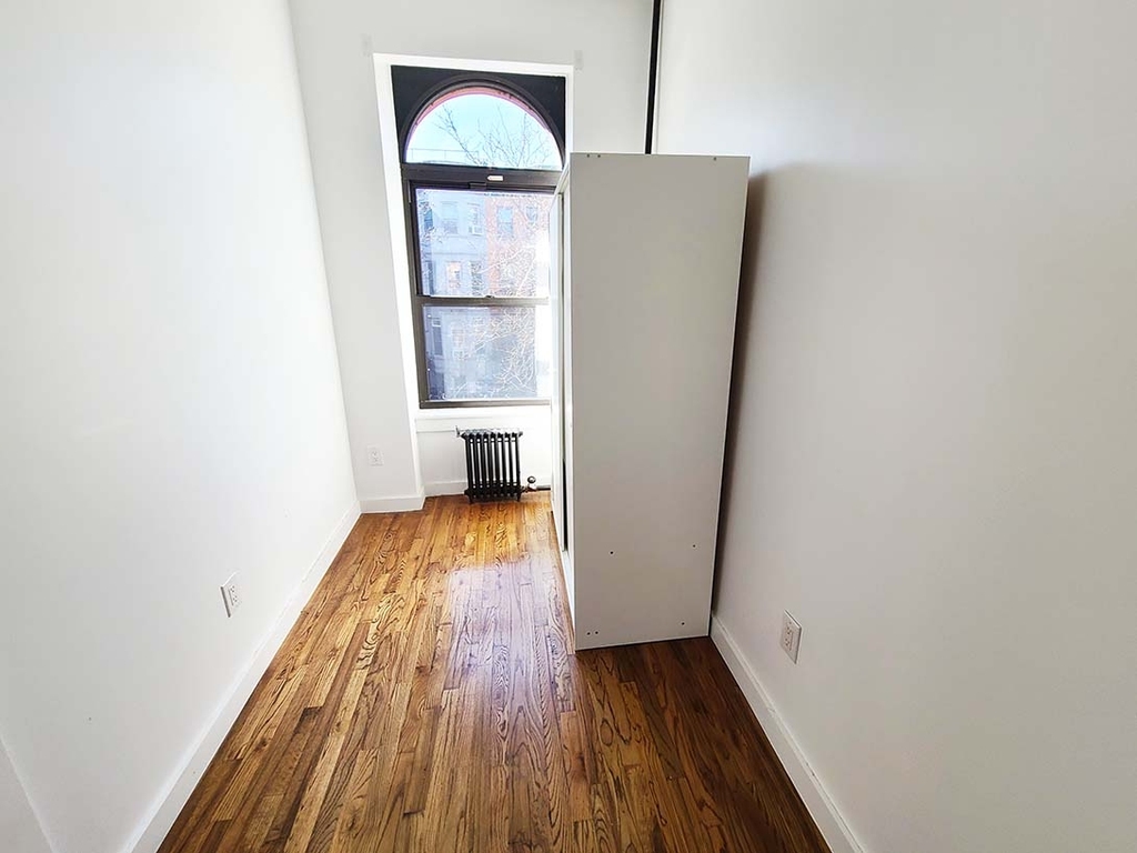 403 Hancock Street - Photo 4