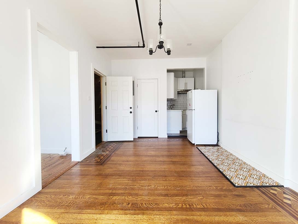 403 Hancock Street - Photo 2