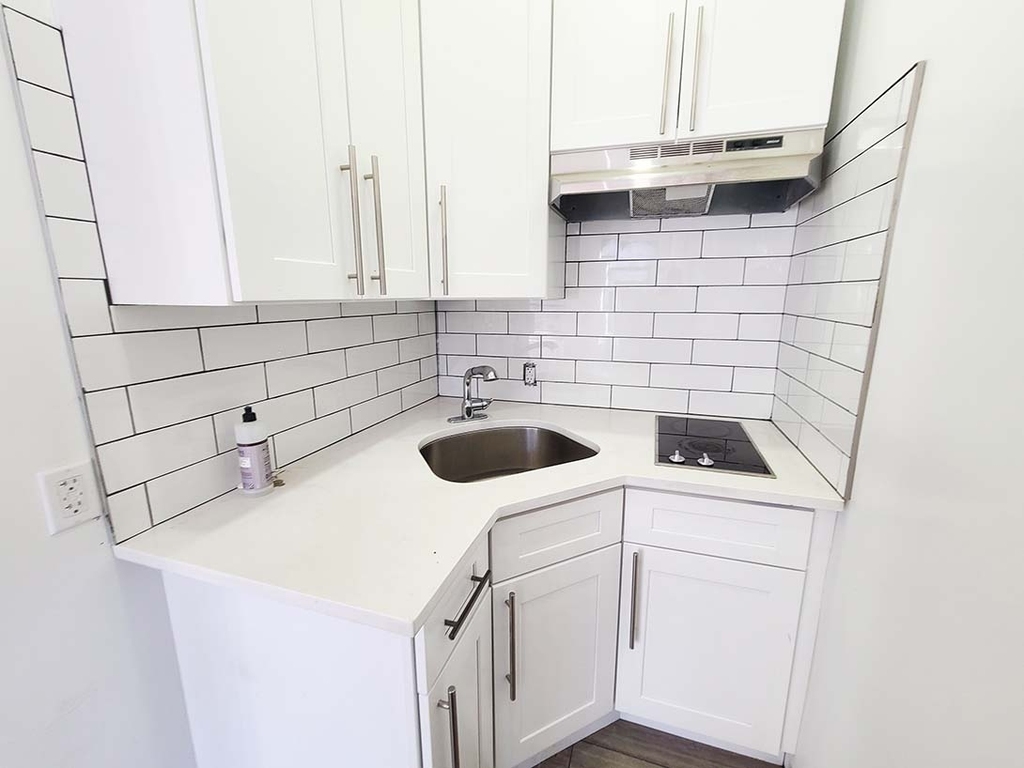 403 Hancock Street - Photo 3