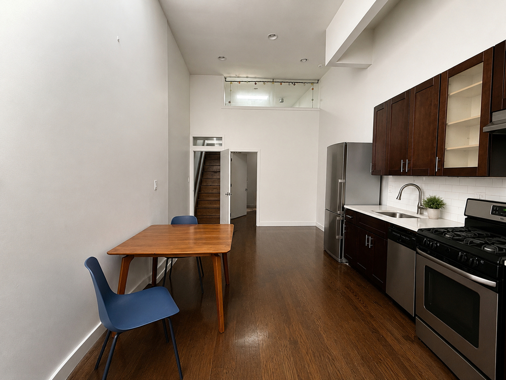 884 Franklin Avenue - Photo 3