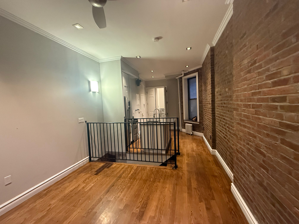 246 Mott Street - Photo 4
