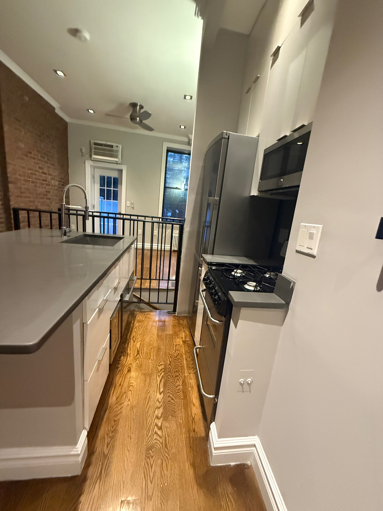 246 Mott Street - Photo 2