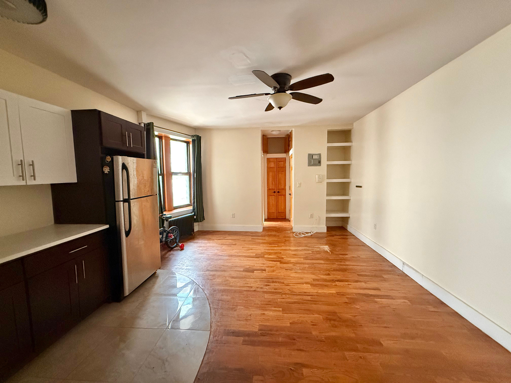 62 Clarkson Avenue - Photo 2